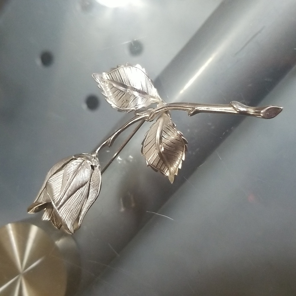 Giovanni "The Legend of the Christmas Rose" Brooch